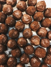 Dark chocolate truffles (Unsplash (Merve Aydın)) Dark chocolate truffles (Unsplash (Merve Aydın))