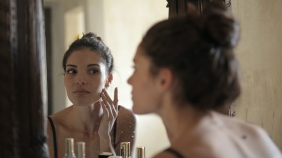 Rejuvenates Ageing Skin: It is loaded with essential antioxidants like vitamin C, vitamin E, and flavonoids which help facilitate collagen synthesis and maintain skin elasticity. (File Photo)