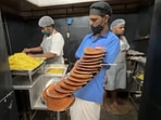 Vidyarthi Bhavan has been a famous place for localites in Bengaluru, famous for its south Indian dishes like dosa and idli. (@anandmahindra/Twitter) Vidyarthi Bhavan has been a famous place for localites in Bengaluru, famous for its south Indian dishes like dosa and idli. (@anandmahindra/Twitter)