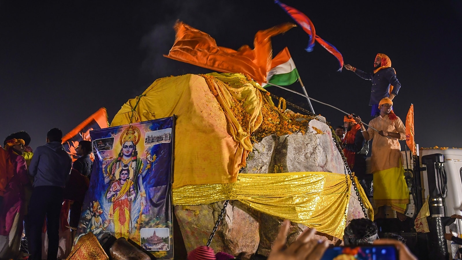 Shaligram stones from Nepal reach Ayodhya, hundreds gather to ...