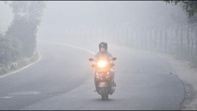 A two-wheeler on a smoggy day in the Capital. (HT Archive) A two-wheeler on a smoggy day in the Capital. (HT Archive)