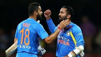 Virat Kohli and Dinesh Karthik (Twitter)
