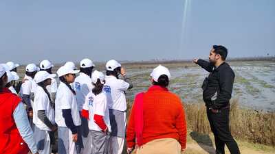Forest officials and ornithologists briefed people and students about the importance and significance of wetlands and how they are useful in keeping the ecology and environment of the area robust. (HT Photo) Forest officials and ornithologists briefed people and students about the importance and significance of wetlands and how they are useful in keeping the ecology and environment of the area robust. (HT Photo)