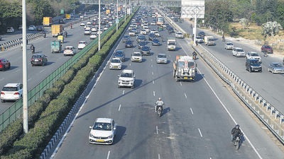 The accident spot at NH-48 near Iffco chowk elevated road in Gurugram. (Parveen Kumar/HT PHOTO) The accident spot at NH-48 near Iffco chowk elevated road in Gurugram. (Parveen Kumar/HT PHOTO)
