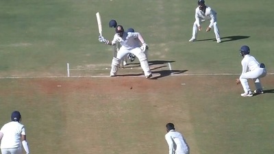Hanuma Vihari playing a shot with one hand during his knock against Madhya Pradesh in the quarter-final of the ongoing Ranji Trophy. (Twitter) Hanuma Vihari playing a shot with one hand during his knock against Madhya Pradesh in the quarter-final of the ongoing Ranji Trophy. (Twitter)