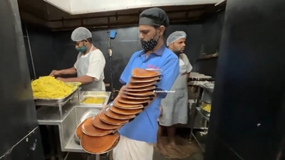 Vidyarthi Bhavan has been a famous place for localites in Bengaluru, famous for its south Indian dishes like dosa and idli. (@anandmahindra/Twitter) Vidyarthi Bhavan has been a famous place for localites in Bengaluru, famous for its south Indian dishes like dosa and idli. (@anandmahindra/Twitter)