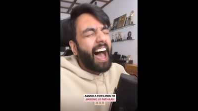 Yasharj Mukhate singing Jhoome Jo Pathaan from the film Pathaan starring Shah Rukh Khan and Deepika Padukone. (Instagram/@yashrajmukhate) Yasharj Mukhate singing Jhoome Jo Pathaan from the film Pathaan starring Shah Rukh Khan and Deepika Padukone. (Instagram/@yashrajmukhate)