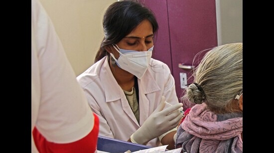 Healthcare experts welcomed the Union Budget 2023 which announced setting up of 157 new nursing colleges and focusing on boosting medical education and research. (Ravindra Joshi/HT PHOTO)