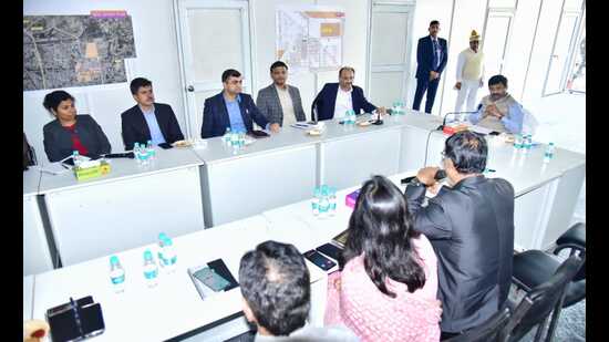 Industrial development minister Nand Gopal Gupta Nandi reviewing the preparations for the UP Global Investors’ Summit. (HT)