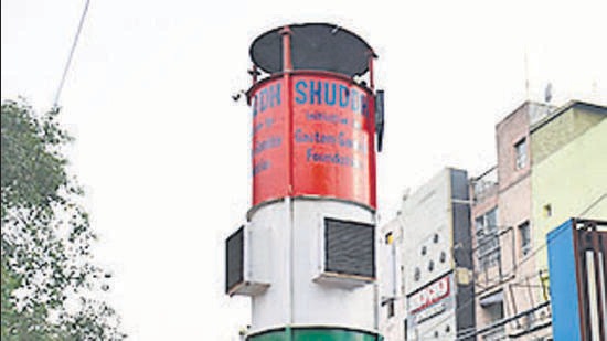 New Delhi, India - Oct. 9, 2020: A Smog Tower installed to control air pollution levels, at Central Market, in Lajpat Nagar, New Delhi, India, on Friday, October 9, 2020. *** To go with Vatsala Sarangi's story. (Photo by Vipin Kumar/ Hindustan Times) (Vipin Kumar/HT PHOTO) New Delhi, India - Oct. 9, 2020: A Smog Tower installed to control air pollution levels, at Central Market, in Lajpat Nagar, New Delhi, India, on Friday, October 9, 2020. *** To go with Vatsala Sarangi's story. (Photo by Vipin Kumar/ Hindustan Times) (Vipin Kumar/HT PHOTO)