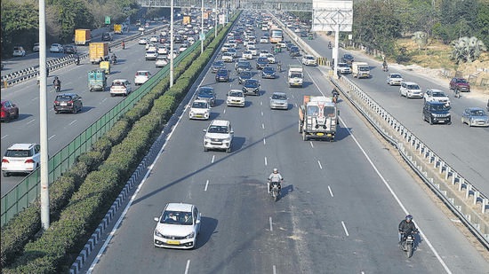 The accident spot at NH-48 near Iffco chowk elevated road in Gurugram. (Parveen Kumar/HT PHOTO)