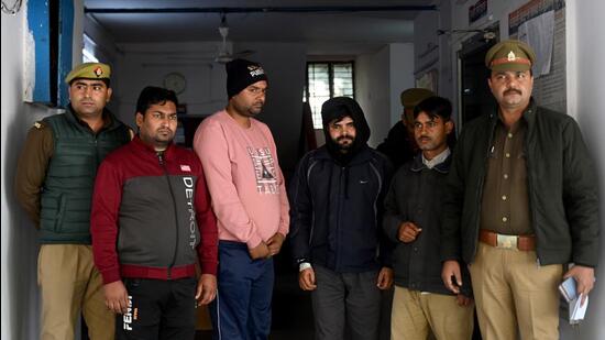 The four suspects have duped nine people since January 12 of more than <span class='webrupee'>₹</span>7 lakh. (Sunil Ghosh/HT Photo)