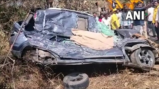 The deceased woman was taking her 16-year-old daughter to school when the freak accident happened.(ANI) The deceased woman was taking her 16-year-old daughter to school when the freak accident happened.(ANI)