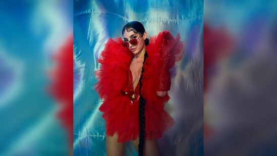 The team behind Nora Fatehi's dreamy look includes stylist Maneka Harisinghani and makeup and hair stylist Marianna Mukuchyan. (Instagram/@norafatehi)