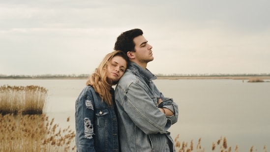 8 steps to avoid getting 'breadcrumbed' in your relationships(Unsplash/Milan Popovic)