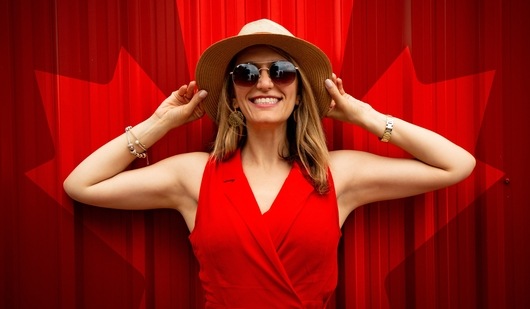 Red dresses for women make for a stunning option for Valentine's Day. (Pexels)