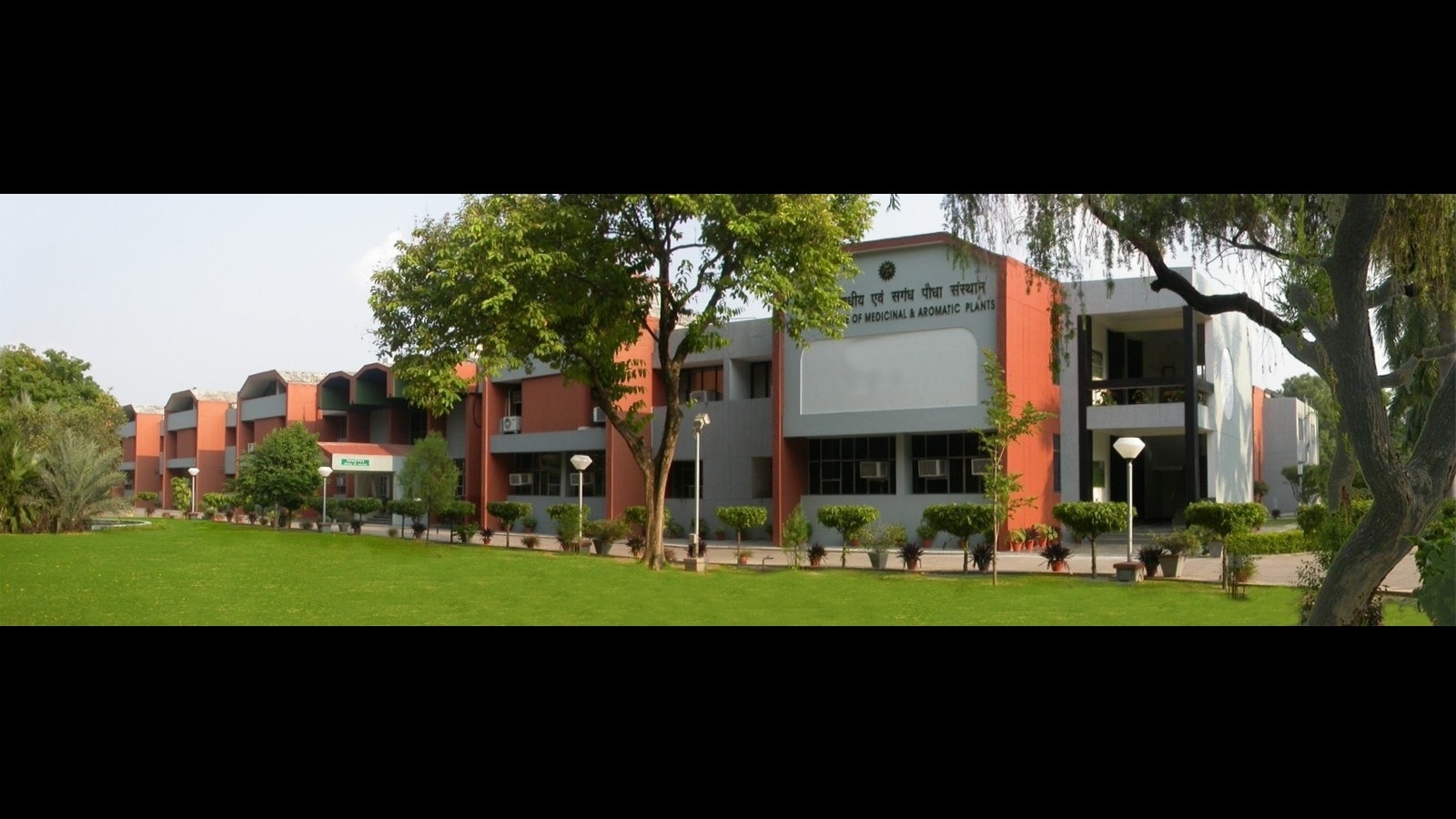 Beneficiaries of Aroma Mission interact with experts at CSIRCIMAP Hindustan Times