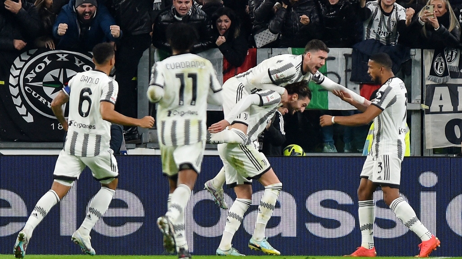 Juventus beat Lazio to reach Italian Cup semi-finals
