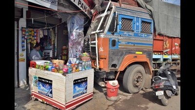 A truck rammed into a locked pan and an eatery shop in Samrala Chowk on Thursday night. (Harvinder Singh/HT)
