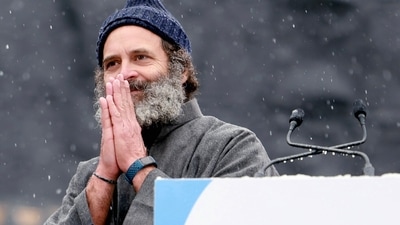 In Jammu, Rahul Gandhi met a delegation of the Kashmiri Pandits and condemned Manoj Sinha's 'beggar' remark.