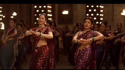 Deepika Padukone, Priyanka Chopra 'dance' to Lakk Tunoo Tunoo. (Instagram/@vibrant.words_) Deepika Padukone, Priyanka Chopra 'dance' to Lakk Tunoo Tunoo. (Instagram/@vibrant.words_)