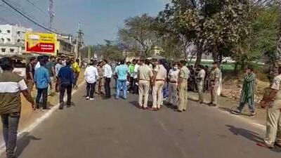 Jharsuguda: Police personnel near the spot after Odisha Health Minister Naba Das was shot at by some unidentified miscreant near Brajarajnagar in Jharsuguda district on Sunday (PTI File) Jharsuguda: Police personnel near the spot after Odisha Health Minister Naba Das was shot at by some unidentified miscreant near Brajarajnagar in Jharsuguda district on Sunday (PTI File)