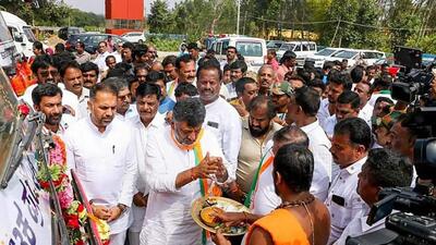 Karnataka Congress president DK Shivakumar participates in the party’s ‘Praja Dhwani Yatra’, in Kolar district on Friday. (PTI) Karnataka Congress president DK Shivakumar participates in the party’s ‘Praja Dhwani Yatra’, in Kolar district on Friday. (PTI)