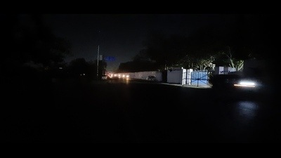 Nearly 10 to 12 street lights along the entire stretch to the left of Aero Mall are not working. (SHANKAR NARAYAN/ HT PHOTO) Nearly 10 to 12 street lights along the entire stretch to the left of Aero Mall are not working. (SHANKAR NARAYAN/ HT PHOTO)