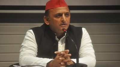 Akhilesh Yadav's convoy met an accident on Friday afternoon.