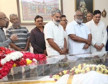SS Rajamouli and MM Keeravani attend K Vishwanath's last rites.