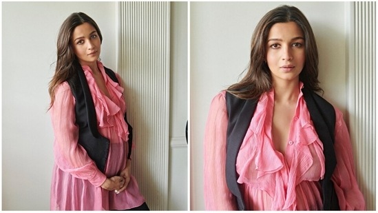 Alia Bhatt: For all the mom-to-be out there looking for style tips, here's the gorgeous Alia Bhatt showing you how to keep it trendy yet comfy this Valentine's Day. (Instagram/@aliaabhatt)