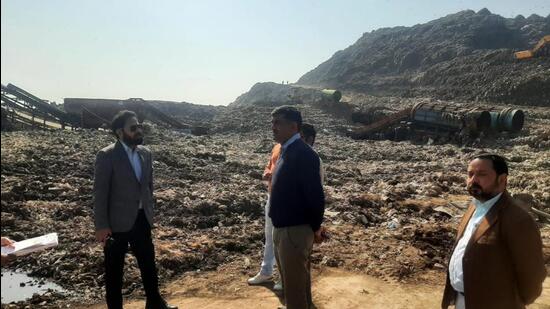 MCG commissioner PC Meena at the Bandhwari landfill on Friday. (Parveen Kumar/ HT)