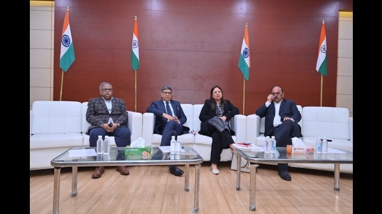 Rajeev Kapoor (second from left), retd IAS, Neha Sharma, director, local bodies with AKTU Vice Chancellor Prof Pradeep Kumar Mishra during interaction with students at Dr APJ Abdul Kalam Technical University, Lucknow on Friday (HT Photo)