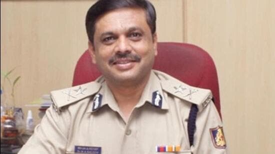 Special Commissioner of Bengaluru Traffic Police M A Saleem said traffic police is currently working on disposing old cases and as a result, as a one-time measure, the state government announced a 50% rebate in fines in e-challan cases. (HT Photo)