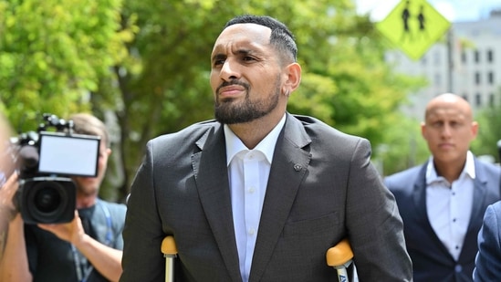 Australian tennis player Nick Kyrgios arrives on crutches to the magistrate's court in Canberra on February 3, 2023. - Kyrgios will try to have an assault charge against him dismissed on mental health grounds. (Photo by SAEED KHAN / AFP)(AFP)