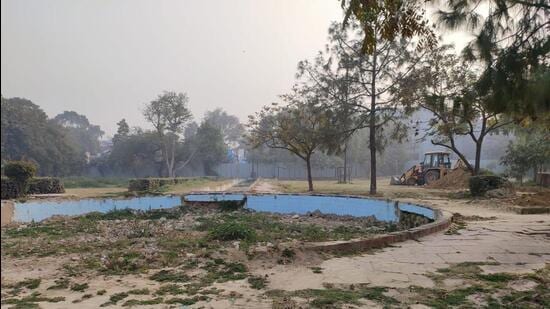 The civic body also plans to revive the defunct water channels in the park, and develop a food court on its premises. (HT PHOTO)