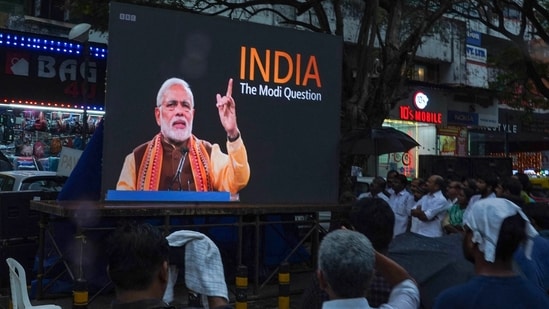 People watch the BBC documentary "India: The Modi Question", on a screen installed at the Marine Drive junction under the direction of the district Congress committee, in Kochi on January 24, 2023.(AFP)