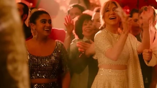 Jennifer Aniston's look was put together by famous Hollywood stylist, Debra McGuire, who also worked with Jennifer for the costumes of F.R.I.E.N.D.S.&nbsp;(Screengrab)