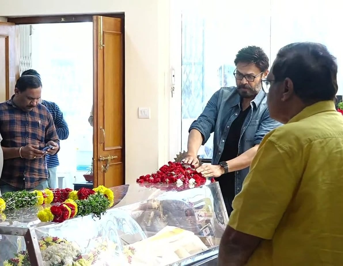 Venkatesh Daggubati attends K Viswanath's last darshan.