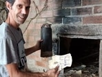 He said that he plans to keep some of the cash from the haul as a souvenir.(Agencia atlas) He said that he plans to keep some of the cash from the haul as a souvenir.(Agencia atlas)