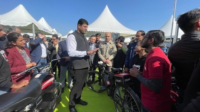 Haryana deputy CM Dushyant Chautala at the the EV-Expo being organised by the PHD Chamber of Commerce and Industry in Chandigarh. (HT Photo)
