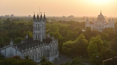 The iconic Victoria memorial hall (right) and St. Paul's Cathedral (left) in Kolkata. (Samir Jana / HT)