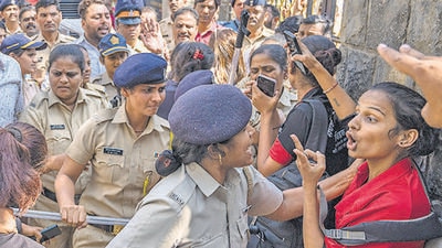 Police officers said that in spite of many warnings, some women tried to jump over the fence of the ground and created a ruckus due to which they had to resort to lathi charge. Some of the women shouted slogans against Brihanmumbai Municipal Corporation and the MFB, accusing them of being unfair and biased. (Satish Bate/HT PHOTO) Police officers said that in spite of many warnings, some women tried to jump over the fence of the ground and created a ruckus due to which they had to resort to lathi charge. Some of the women shouted slogans against Brihanmumbai Municipal Corporation and the MFB, accusing them of being unfair and biased. (Satish Bate/HT PHOTO)