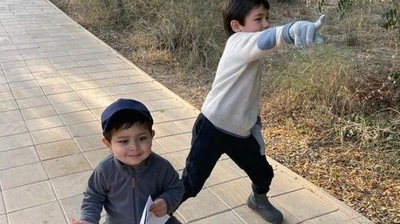 Jehangir Ali Khan with elder brother Taimur Ali Khan. Jehangir Ali Khan with elder brother Taimur Ali Khan.