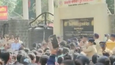Police and women candidates clashed during the Mumbai Fire Brigade recruitment drive in Dahisar, Mumbai. (ANI)