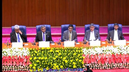 (From left) Singapore CJ Sundaresh Menon, CJI Dhananjaya Y Chandrachud and Justice Sanjay Kishan Kaul, in Delhi. (HT)