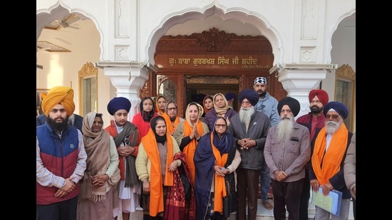 Nakodar police firing victims along with Sikh hardliners during a function in Golden Temple Complex, Amritsar on Saturday. (Photo by Sameer Sehgal /Hindustan Times) (HT photo)
