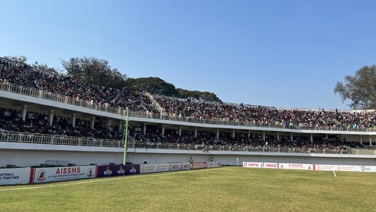 About 18,000 spectators flocked to watch Maharashtra play West Bengal in last month’s Santosh Trophy game(Twitter/@IndianFootball)