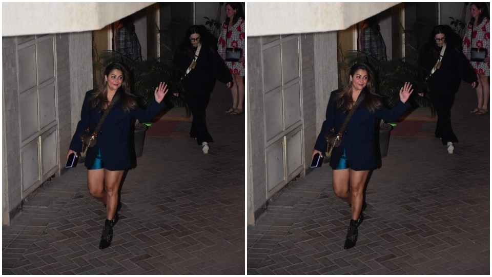 Amrita waved at the cameras.(HT Photos/Varinder Chawla)