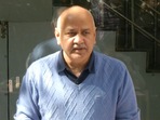 Sisodia hit back at LG's claim to revive around 126 posts of principals in Delhi government-run schools(Twitter/AAP) Sisodia hit back at LG's claim to revive around 126 posts of principals in Delhi government-run schools(Twitter/AAP)